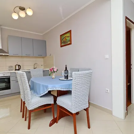 Apartment 4463b