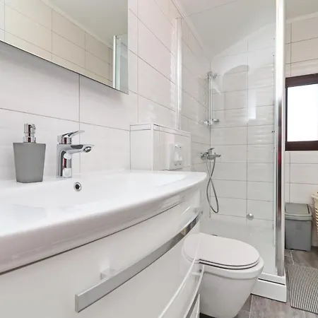 Apartment 4463b